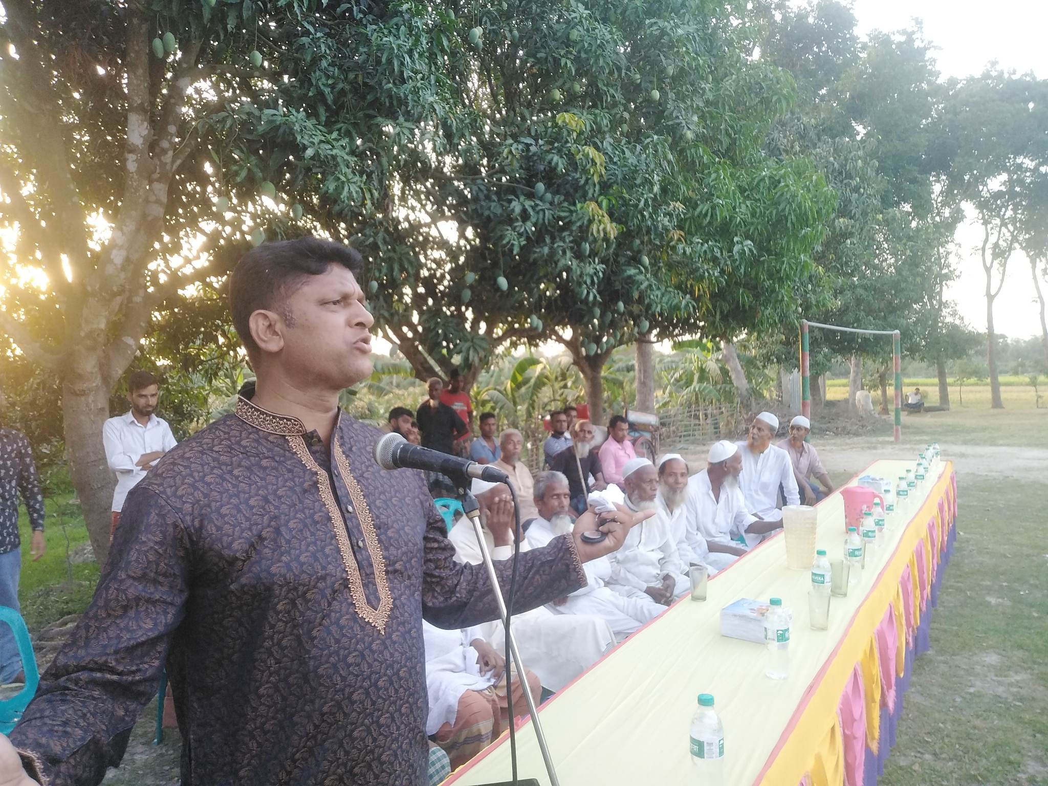 নওগাঁর সাপাহারে উপ-নির্বাচনে চেয়ারম্যান পদপ্রার্থী শাহরিয়ার বিদ্যুৎ এর মতবিনিময় সভা